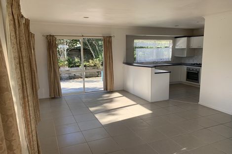 Photo of property in 16 Stephanie Close, Glenfield, Auckland, 0629