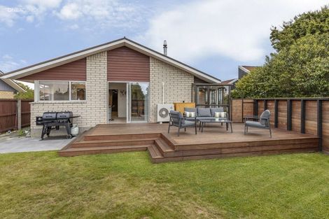 Photo of property in 15 Chilton Drive, Mairehau, Christchurch, 8052