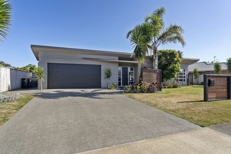 Photo of property in 91 Cedar Drive, Paraparaumu Beach, Paraparaumu, 5032