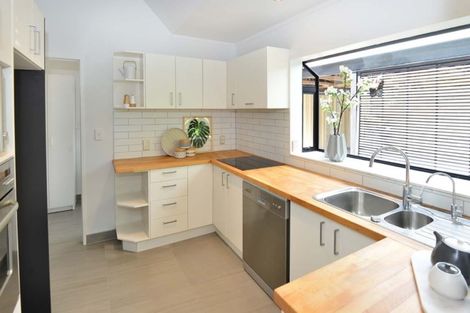 Photo of property in 2/26 Sandown Road, Rothesay Bay, Auckland, 0630