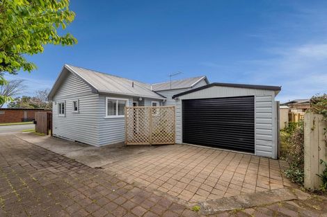 Photo of property in 15 Wallath Road, Westown, New Plymouth, 4310