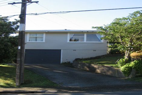 Photo of property in 82 Catherine Crescent, Paparangi, Wellington, 6037
