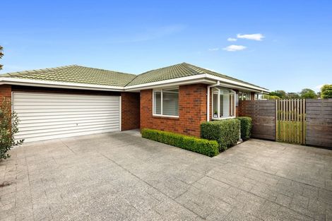 Photo of property in 2/23 Gamblins Road, Saint Martins, Christchurch, 8022