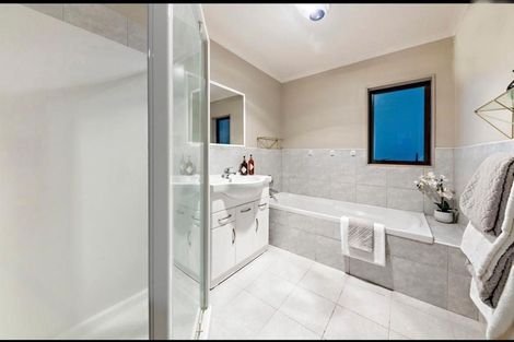 Photo of property in 147 Keri Vista Rise, Papakura, 2110