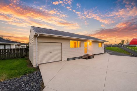 Photo of property in 12a Sturges Road, Henderson, Auckland, 0612
