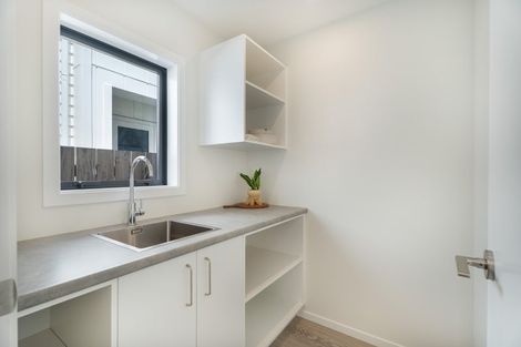 Photo of property in 41 Farnworth Terrace, Glenside, Wellington, 6037