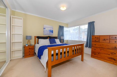 Photo of property in 112 Buscomb Avenue, Henderson, Auckland, 0610