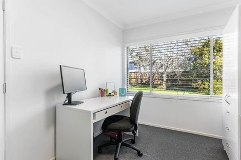 Photo of property in 16 Fielding Crescent, Farm Cove, Auckland, 2012