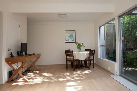 Photo of property in 9/18 Parr Terrace, Castor Bay, Auckland, 0620