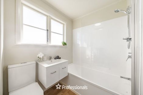 Photo of property in 215 Knights Road, Hutt Central, Lower Hutt, 5011