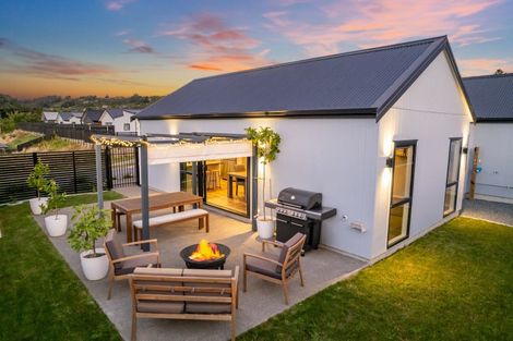 Photo of property in 11 Rewarewa Way, Timberlea, Upper Hutt, 5018