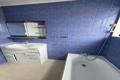 Photo of property in 3/1 Rebecca Rise, Weymouth, Auckland, 2103