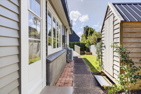 Photo of property in 9b St Michaels Avenue, Point Chevalier, Auckland, 1022