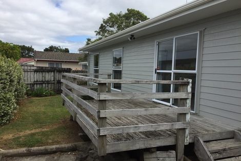 Photo of property in 2/17 Woodside Road, Massey, Auckland, 0614