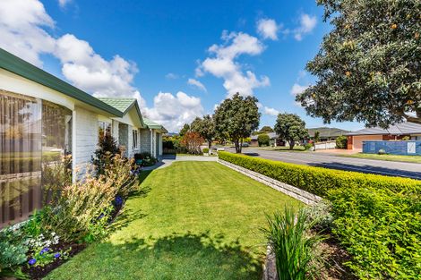 Photo of property in 69 Guildford Drive, Paraparaumu, 5032