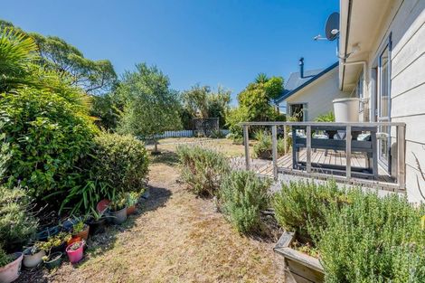 Photo of property in 36 Freyberg Crescent, Waikanae Beach, Waikanae, 5036