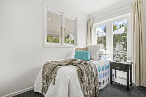 Photo of property in 5 Lyons Avenue, Murrays Bay, Auckland, 0630