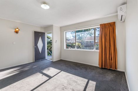 Photo of property in 2/76 Millbrook Road, Henderson, Auckland, 0612