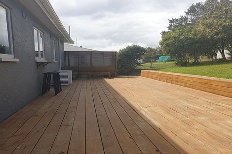 Photo of property in 15 Awaroa Road, Helensville, 0800