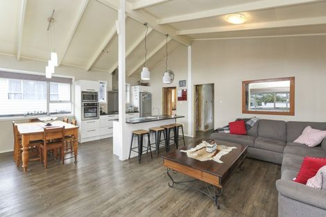 Photo of property in 47 Cumberland Street, Merrilands, New Plymouth, 4312