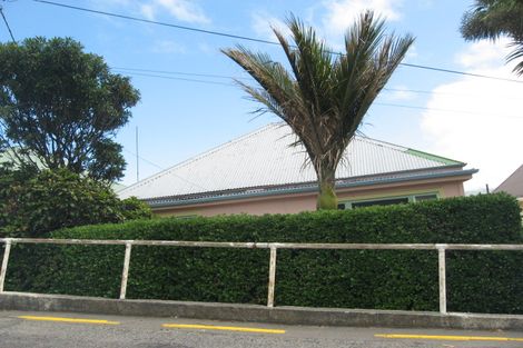 Photo of property in 16 Sumner Road, Lyttelton, 8082