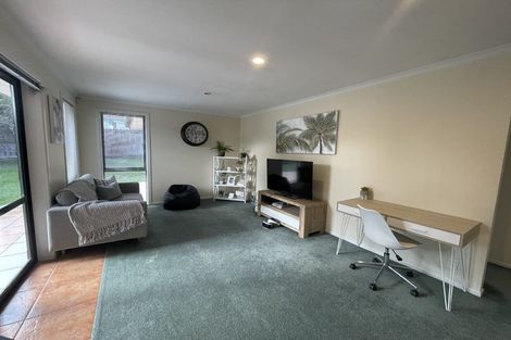 Photo of property in 102 Armoy Drive, East Tamaki, Auckland, 2016