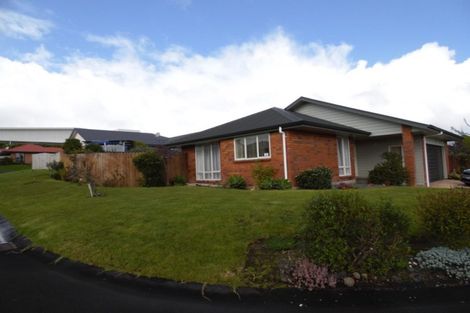 Photo of property in 72 Kingdale Road, Henderson, Auckland, 0610