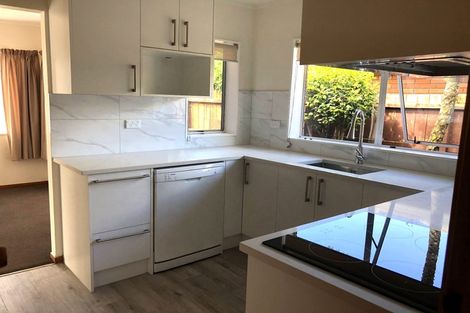 Photo of property in 2/21 Kookaburra Place, Botany Downs, Auckland, 2010