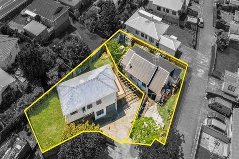 Photo of property in 1/6 Eulogy Place, Randwick Park, Auckland, 2105