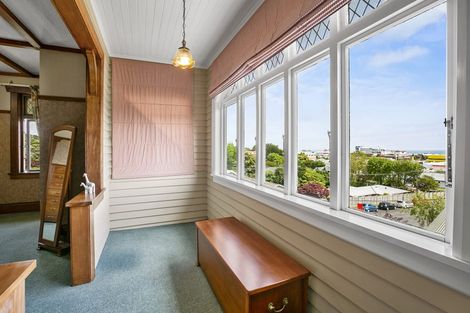 Photo of property in 33 Cameron Street, New Plymouth, 4310