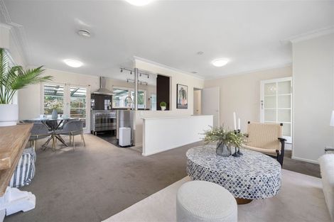 Photo of property in 14 Sovereign Place, Glenfield, Auckland, 0629
