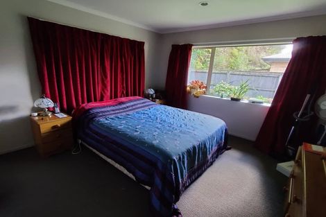 Photo of property in 24 Aragon Grove, Kingsley Heights, Upper Hutt, 5018