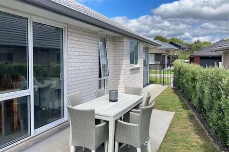 Photo of property in 8 Ratahi Way, Omokoroa, 3114