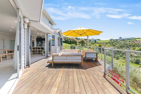 Photo of property in 64 Balboa Drive, Matakatia, Whangaparaoa, 0930