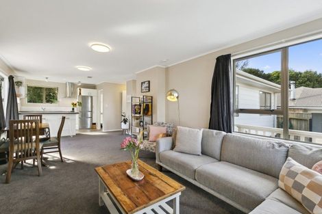 Photo of property in 5 Ladbrooke Drive, Newlands, Wellington, 6037