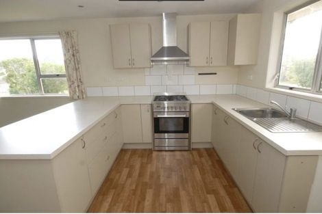 Photo of property in 13 Tahu Crescent, Sunnynook, Auckland, 0620