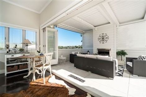 Photo of property in 1/41 Seaview Avenue, Northcote, Auckland, 0627