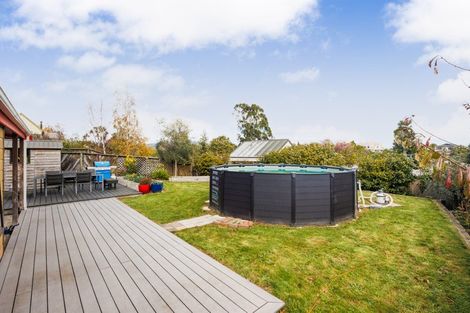 Photo of property in 21 Heathcote Place, Fitzherbert, Palmerston North, 4410