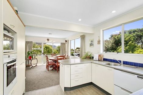 Photo of property in 64 Oriel Avenue, Tawa, Wellington, 5028