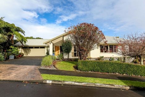 Photo of property in 1 Orlando Close, Frankleigh Park, New Plymouth, 4310
