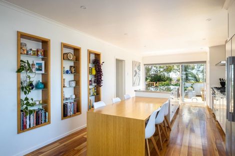 Photo of property in 10 Margaret Place, Merrilands, New Plymouth, 4312
