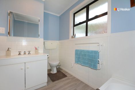 Photo of property in 35 Pioneer Crescent, Helensburgh, Dunedin, 9010