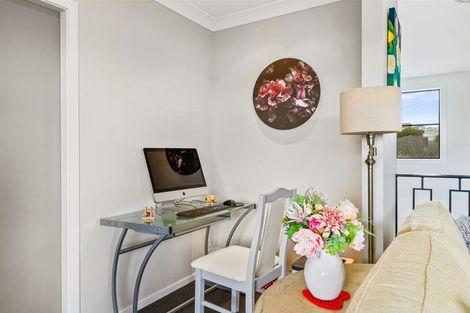 Photo of property in 1 Hollyford Place, Aotea, Porirua, 5024