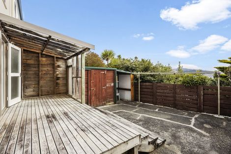 Photo of property in 10 Hollydale Grove, Churton Park, Wellington, 6037