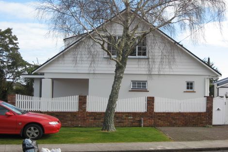 Photo of property in 19 Shortland Street, Lower Vogeltown, New Plymouth, 4310