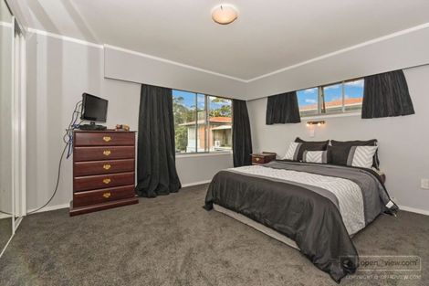 Photo of property in 2/240 Forrest Hill Road, Forrest Hill, Auckland, 0620