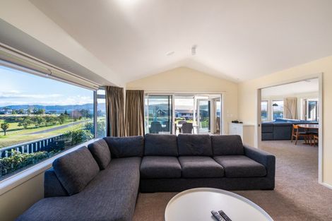Photo of property in 5 Pukenamu Road, Rainbow Point, Taupo, 3330