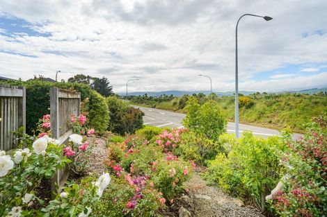 Photo of property in 1 Silkwood Place, Fitzherbert, Palmerston North, 4410