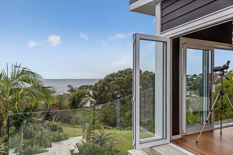 Photo of property in 3 Glenelg Road, Red Beach, 0932