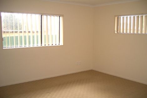 Photo of property in 5 Burton's Drive, Swanson, Auckland, 0614